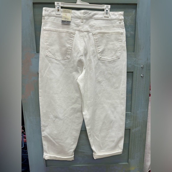 Style & Co White Vintage Straight Jeans - Picture 2 of 3